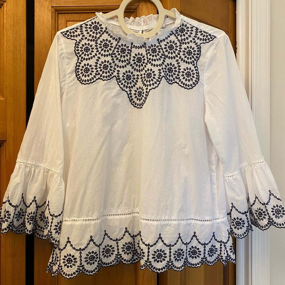 Gap Navy Embroidered White Cotton Blouse Size M